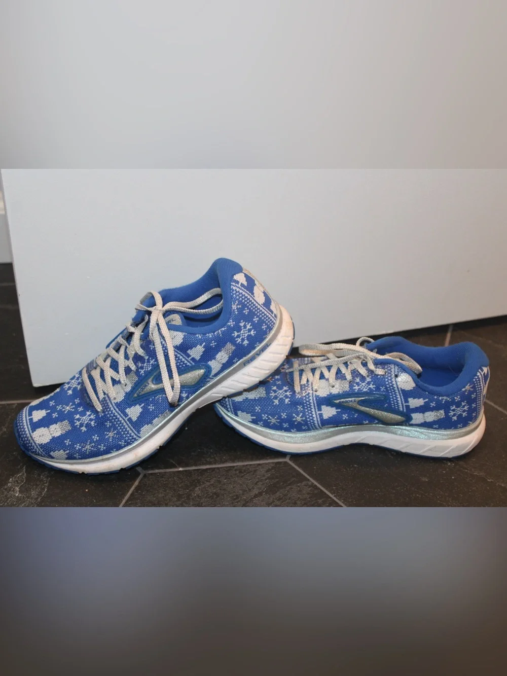 Brooks Revel 3 Run Merry Christmas Blue Women's Size 6.5 - No Insoles - Picture 2 of 15